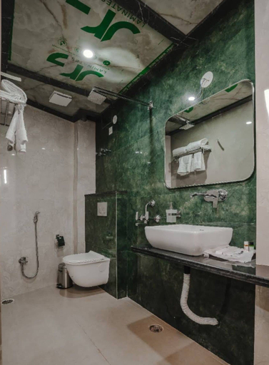 Bathroom 2, Hotel Shashi Grand Jamui, Jamui