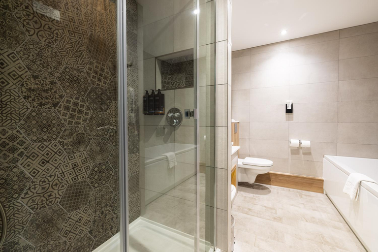 Bathroom 5, Mercure Newcastle George Washington Golf & Spa, Sunderland