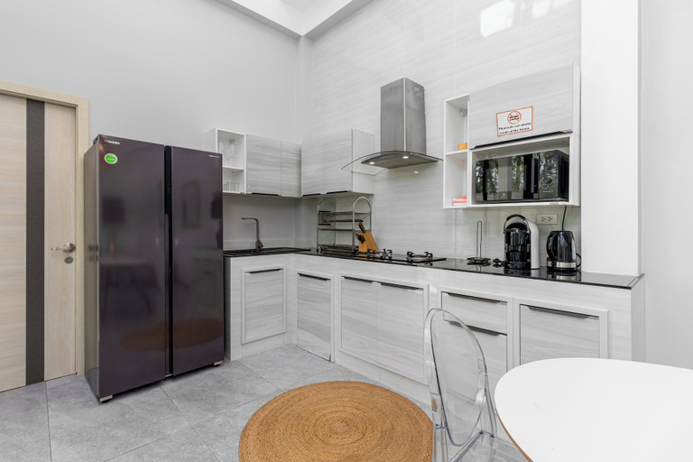 Private kitchen 2, 2Story Villa Oasis Close to Beaches V288, Phuket Island