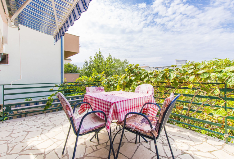 Others 4, Apartments Nives, Rogoznica