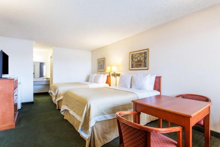 Bedroom 5, Travel Inn, Maricopa