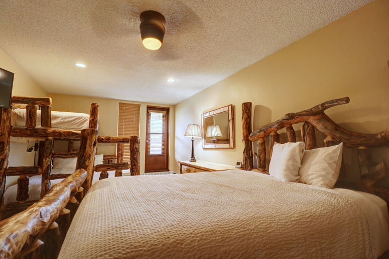 Room 4, SkyRun Copper Mountain Resort Vacation Lodging, Summit