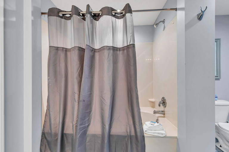 Bathroom 5, Sterling Reef 401, Bay