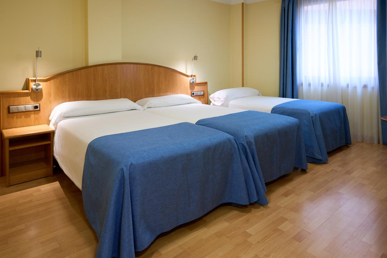 Bedroom 2, Hotel II Castillas, Madrid