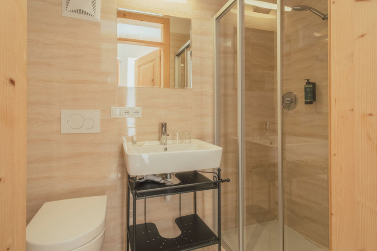 Bathroom 5, Hotel Traube, Bolzano