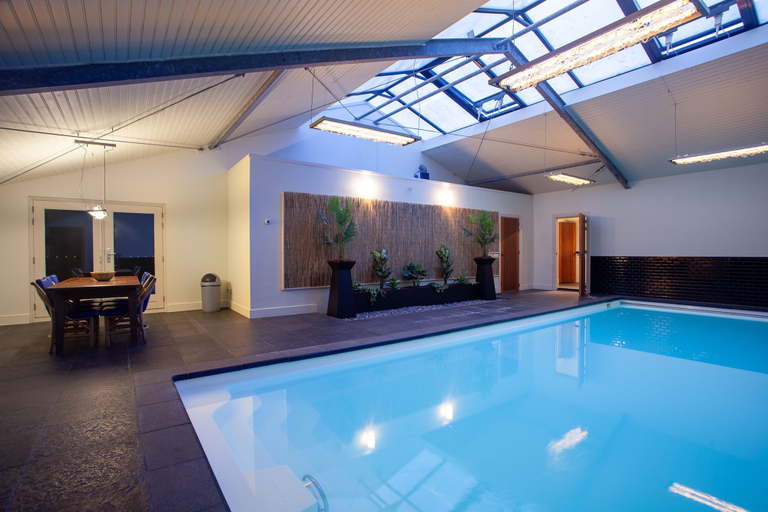 Room 2, Luxe Villa With Pool and Sauna in Spijkerboor, Wormerland