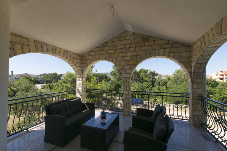 Others 5, Rooms Nada, Starigrad