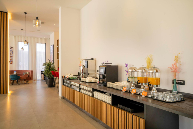 Restaurant 5, Hampton By Hilton Ben Guerir, El Kelaâ des Sraghna