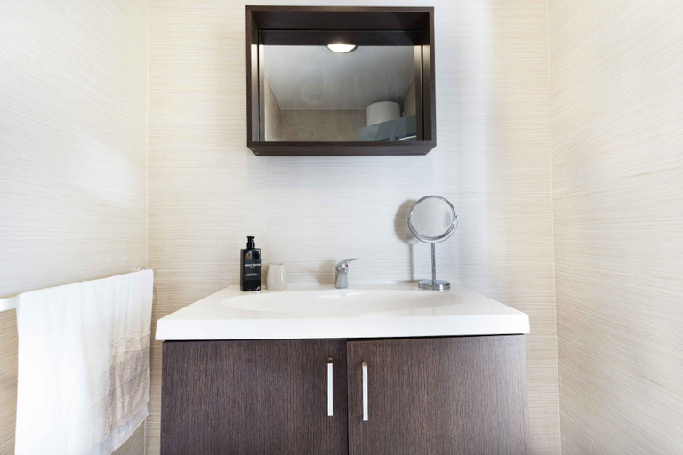 Bathroom 4, Modern 3BD Apartment with Wide Balcony