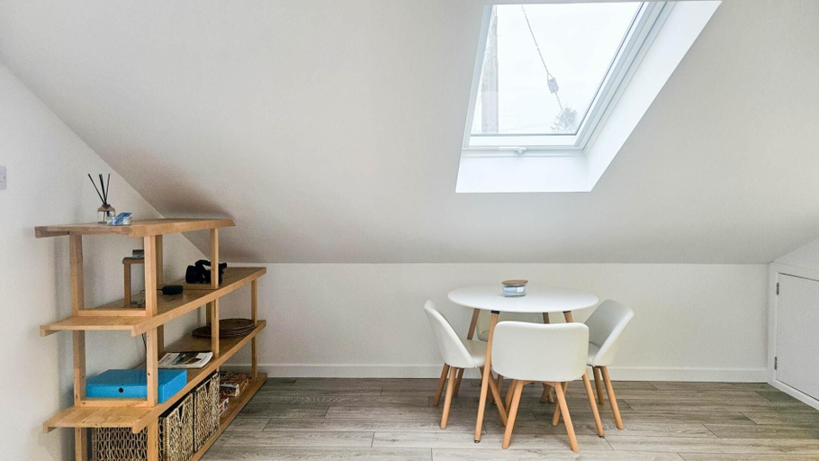 Dining room, Y Llofft - 1 Bedroom Apartment - Llanrhidian, Swansea