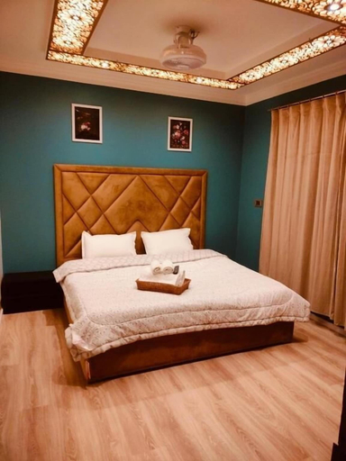 Room 2, New Zamrood Holiday Home, Srinagar