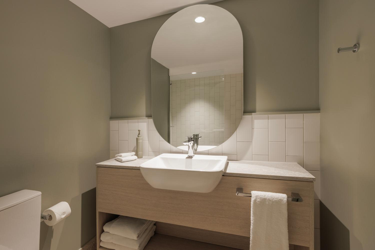 Bathroom 5, Pacific Hotel Cairns, Cairns