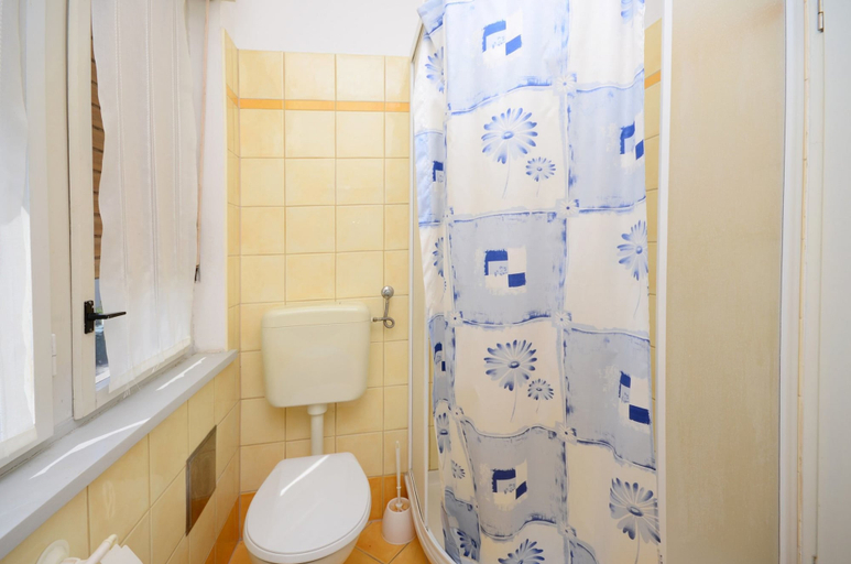 Bathroom 3, Apartments Mirela, Pula