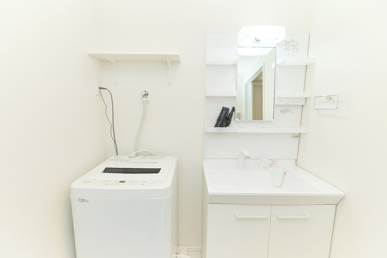 Bathroom 2, Greenhills Shirokane
