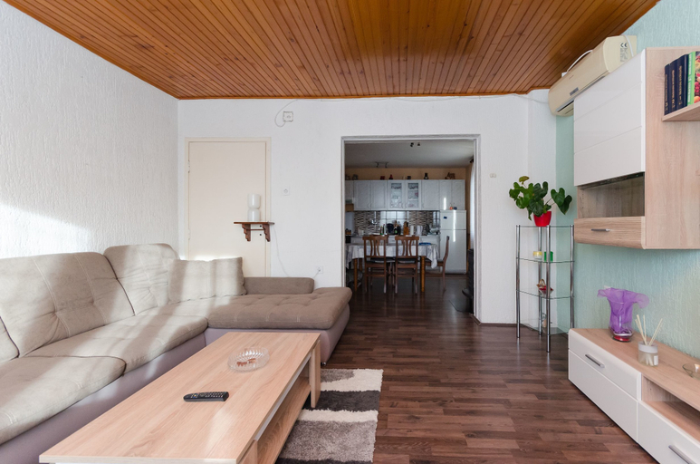 Others 3, Apartment Milan, Senj