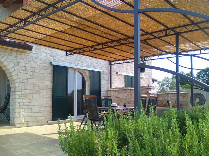 Others 4, Villa Aleksandra, Novigrad