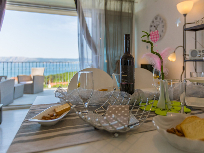 Food & Drinks 4, Apartments Lavarin, Novi Vinodolski