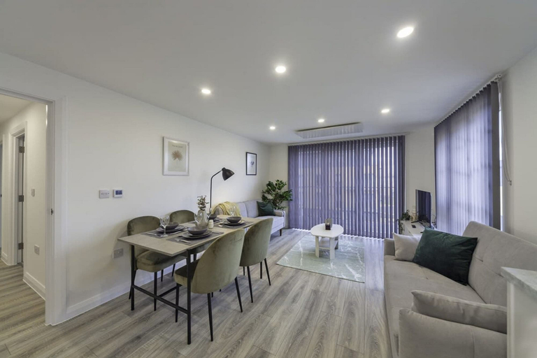 Dining room 4, Stylish & Modern Flat 2 Min Walk To Ashford Outlet, Kent