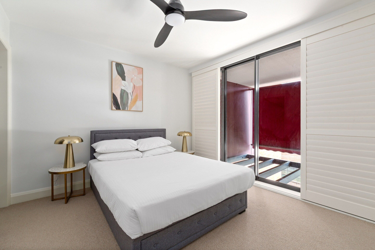Room 4, Bright Surry Hills Flat With Great Balcony & Views, Sydney