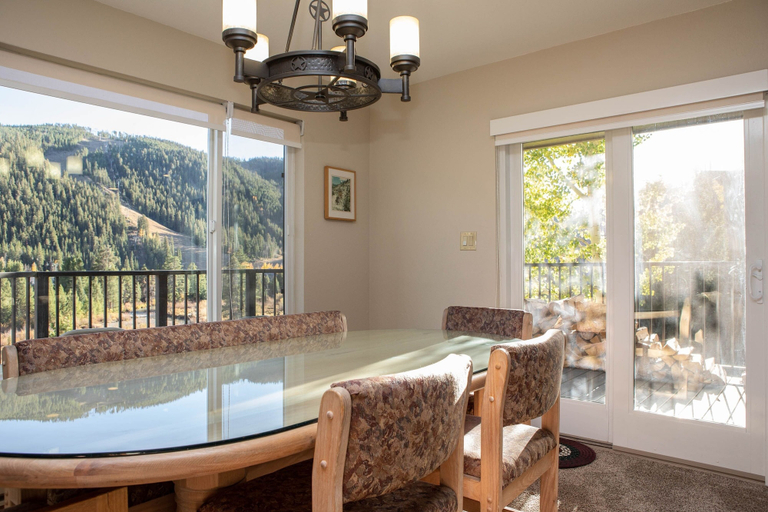 Dining 3, Vacation Condos in Keystone Ski Resort CO, Summit