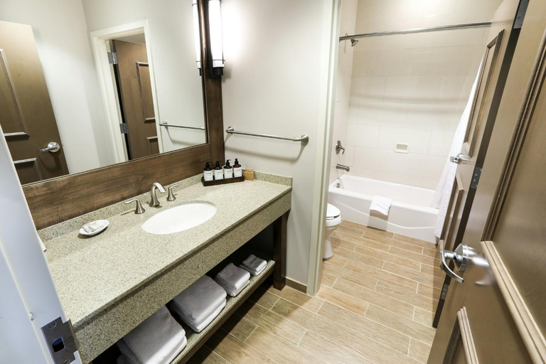 Bathroom 2, Liberty Mountain Hotel, Adams