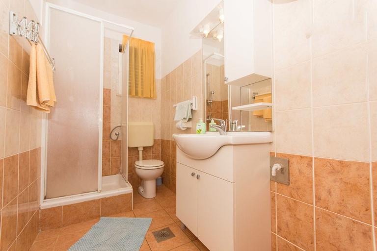 Bathroom 3, House Vlajcevic, Okrug