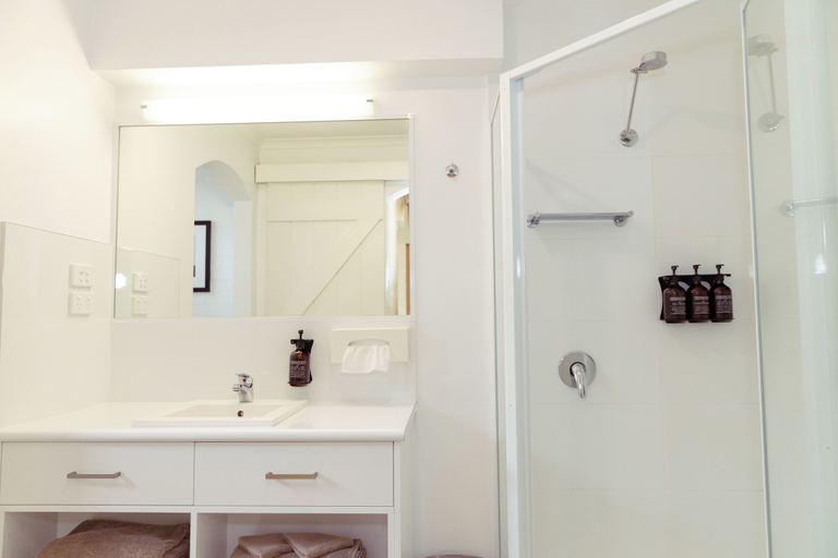 Bathroom 4, Barclay Motor Inn, Devonport