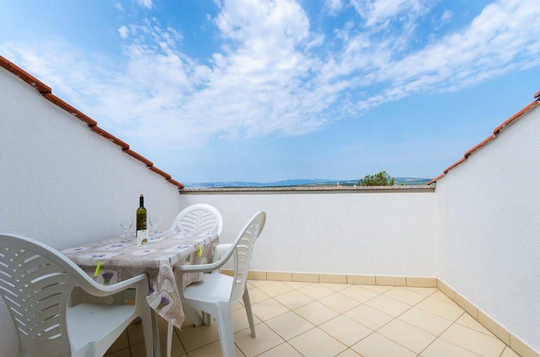 Others 4, Apartment Mauro, Punat