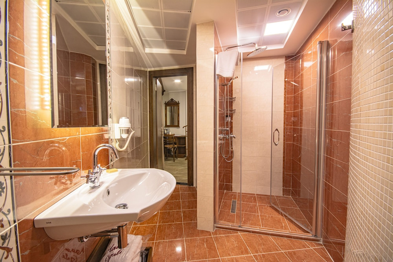Bathroom 5, Maison Gali Hotel, Merkez