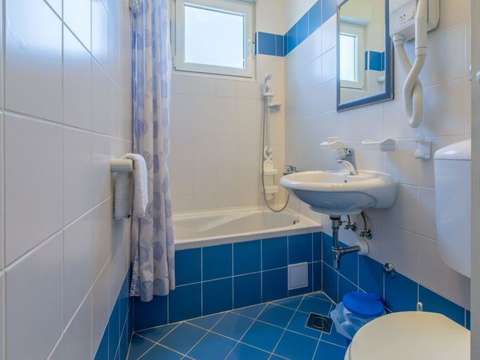 Bathroom 3, Apartments Ksenija, Crikvenica