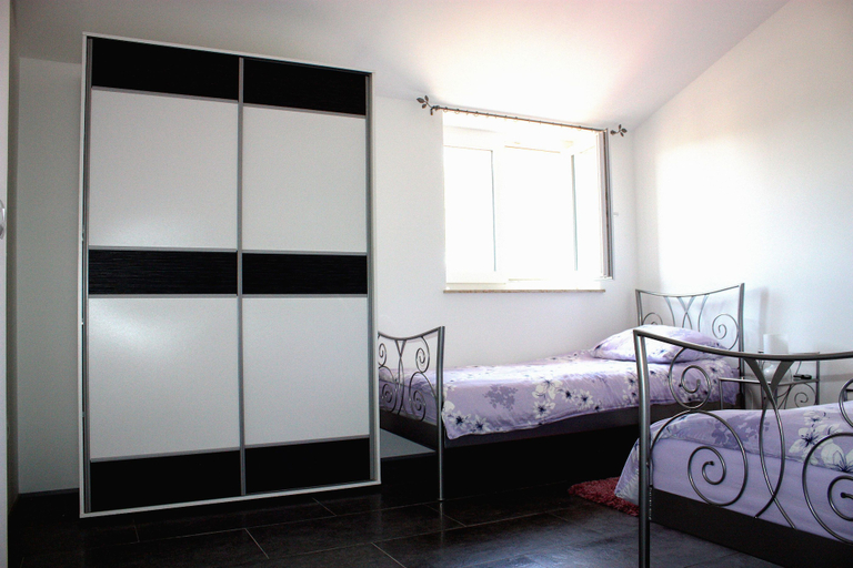 Others 5, Villa Aleksandra, Novigrad