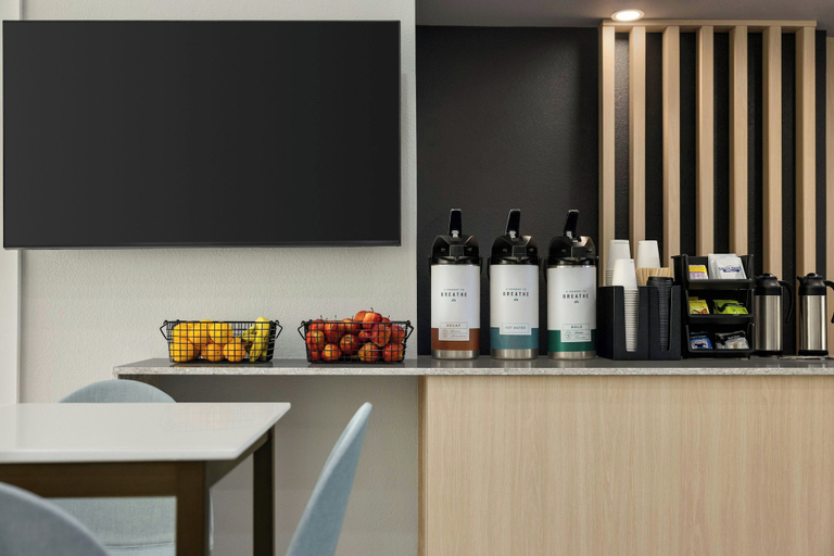 Food & Drinks 5, TownePlace Suites By Marriott Anaheim Maingate Near Angel Stadium, Orange