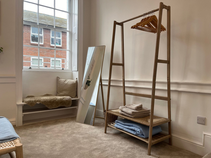 Room 2, Spacious 2B Flat In Clement House, Hertfordshire