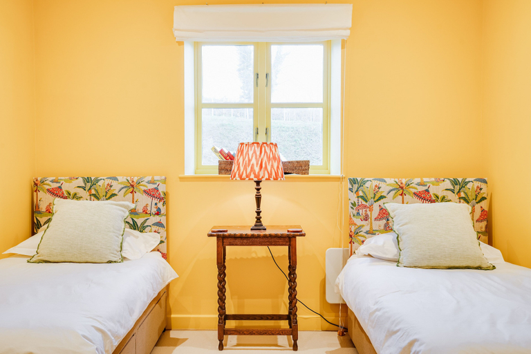 Room 3, Charming Coach House Retreat Near Sherborne Abbey, Dorset