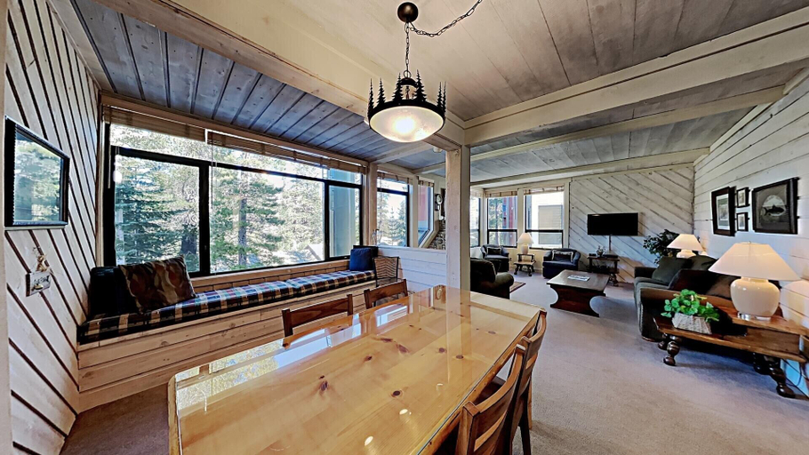 Living area 5, Mammoth Mountain Vacation Condos, Mono
