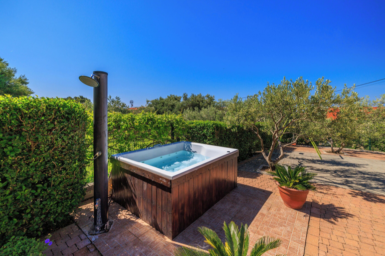 Sport & Beauty 5, House Ljerka, Lopar/Supetarska Draga