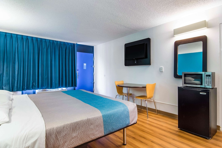 Bedroom 3, Motel 6 Lagrange, GA, Troup