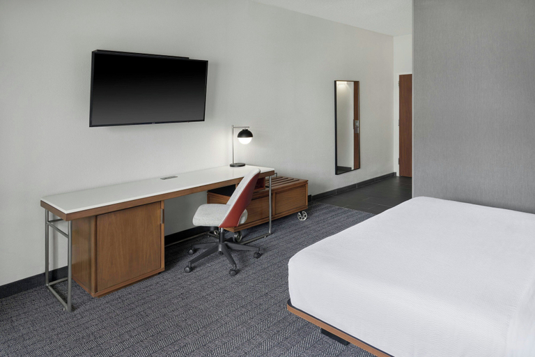 Bedroom 3, Courtyard by Marriott Huntsville University Drive, Madison