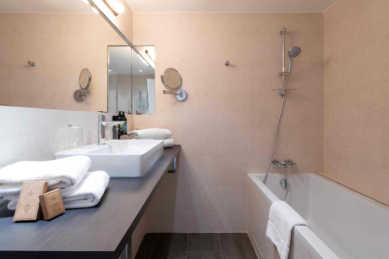 Bathroom 4, Boutique Hotel Cezanne, Bouches-du-Rhône