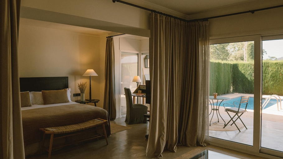 Bedroom 3, Mas de Torrent Hotel & Spa, Relais & Chateaux, Girona