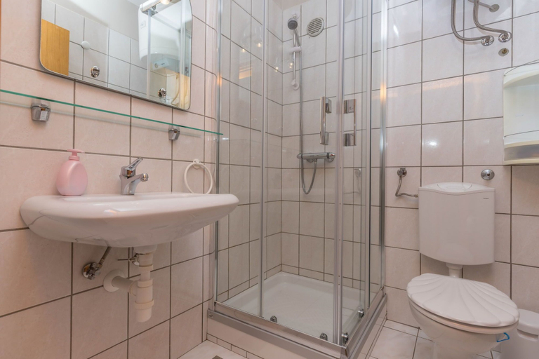 Bathroom 2, Apartments Adriatic 2, Crikvenica