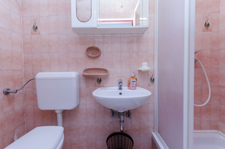 Bathroom 4, Apartments Zdenka, Lopar/Supetarska Draga