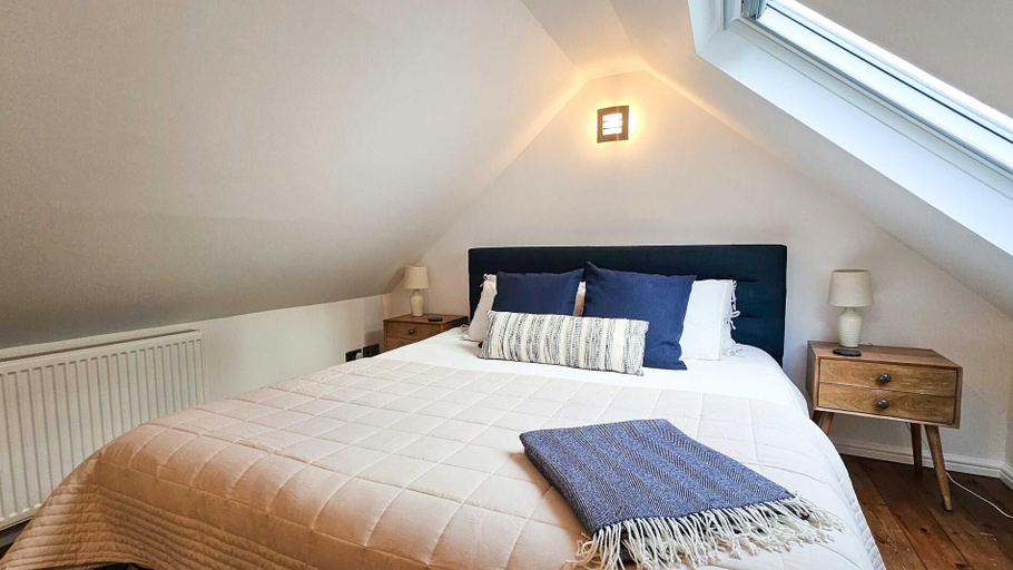 Room 5, Y Stabl - 1 Bedroom Apartment - Llanrhidian, Swansea