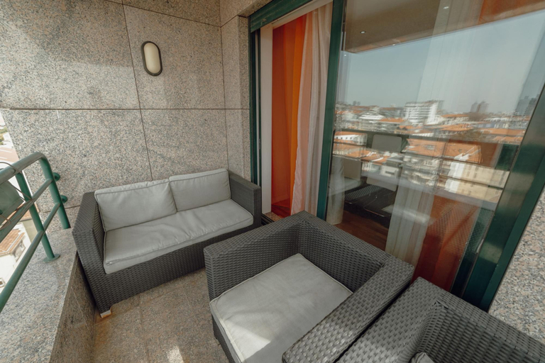 Room 4, Downtown Grand Tower View by Vacationy, Porto