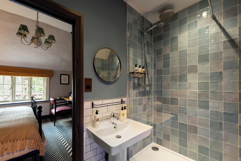 Bathroom 4, Bull Inn, Oxfordshire