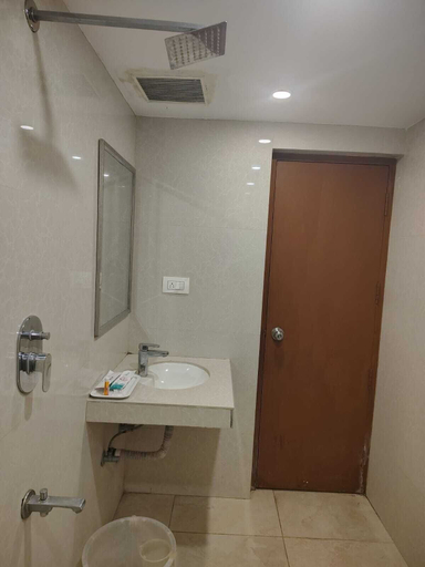 Bathroom 4, SBK Park Inn, Kancheepuram