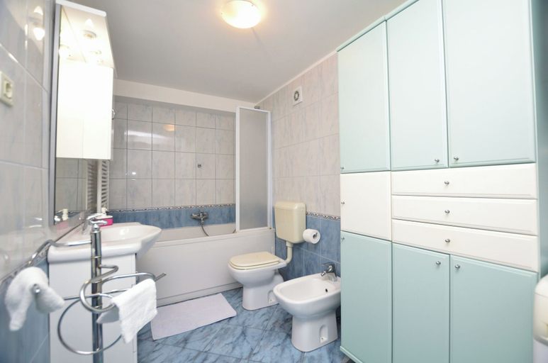 Others 5, Apartment Visnja, Rijeka
