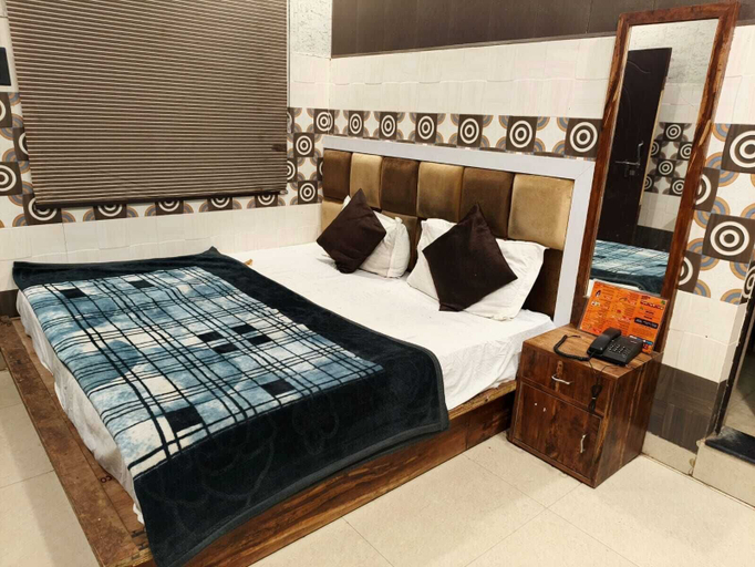 Room 5, Hotel Royal Castle, Kanpur Nagar