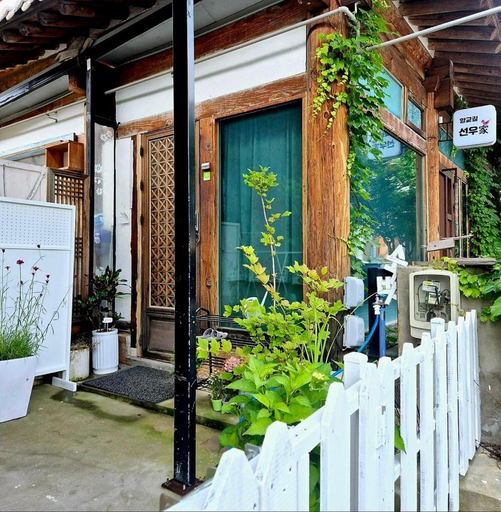 Others 3, Hyanggyo-gil Seonwooga Jeonju, Jeonju
