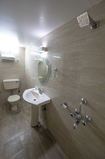 Bathroom 3, Hotel Himalaya, Nainital
